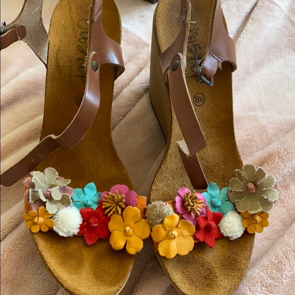 FLOWER WEDGE HEELS